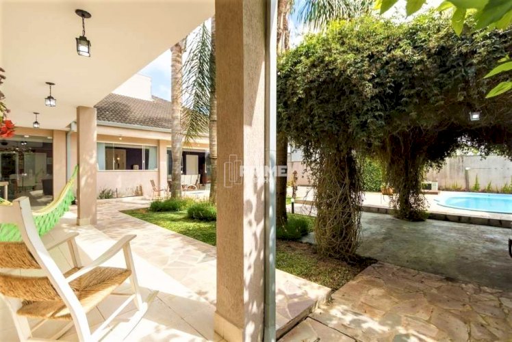 Casa térrea em condomínio, em Santa Felicidade. Terreno privativo de 876 m².