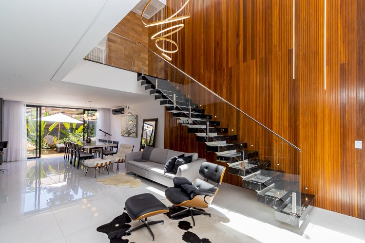 CASA EM CONDOMINIO MOBILIADA E DECORADA