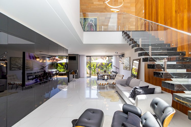 CASA EM CONDOMINIO MOBILIADA E DECORADA