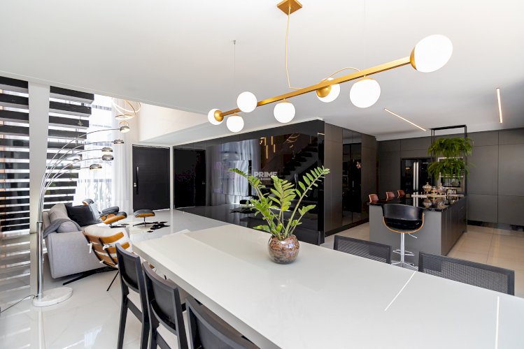 CASA EM CONDOMINIO MOBILIADA E DECORADA