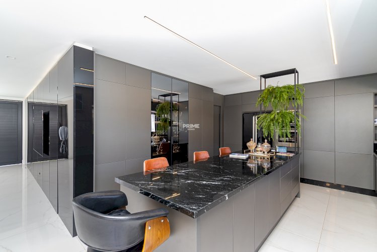 CASA EM CONDOMINIO MOBILIADA E DECORADA