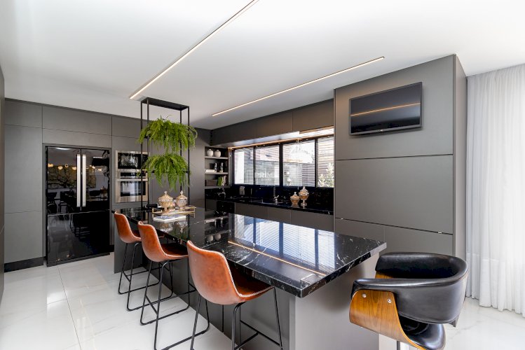 CASA EM CONDOMINIO MOBILIADA E DECORADA