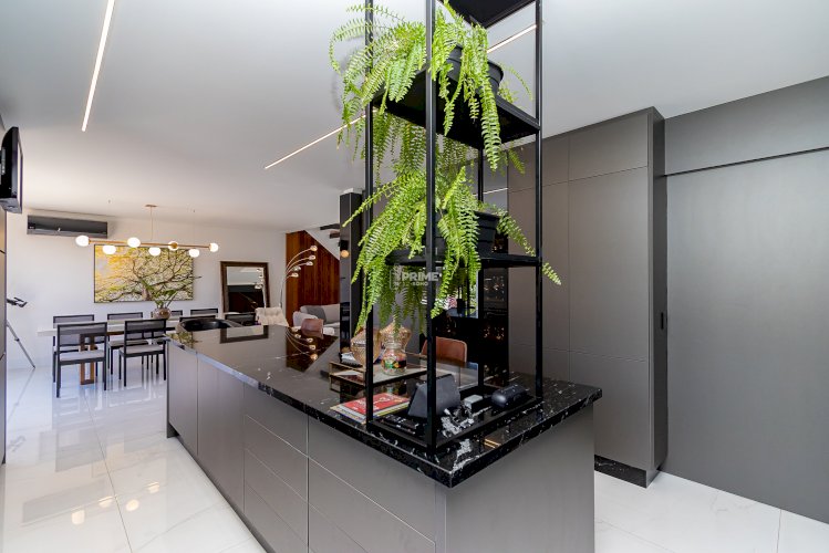 CASA EM CONDOMINIO MOBILIADA E DECORADA