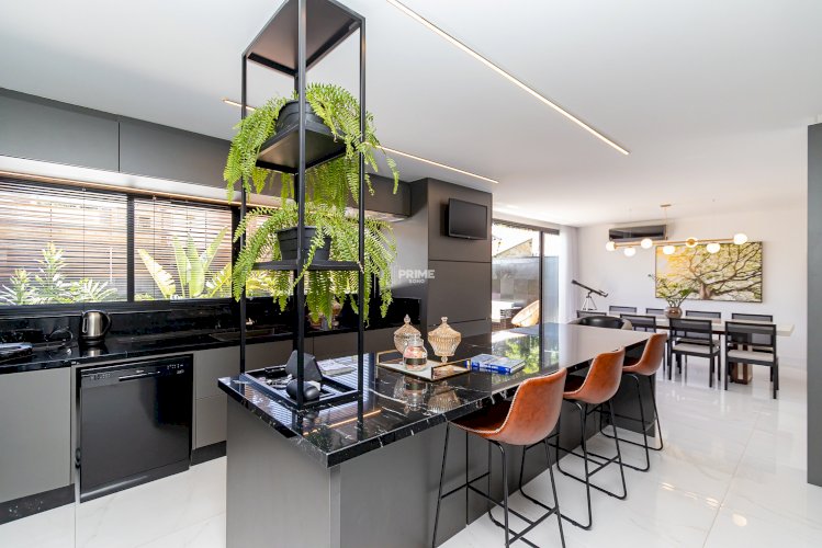 CASA EM CONDOMINIO MOBILIADA E DECORADA