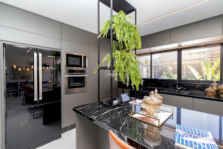 CASA EM CONDOMINIO MOBILIADA E DECORADA